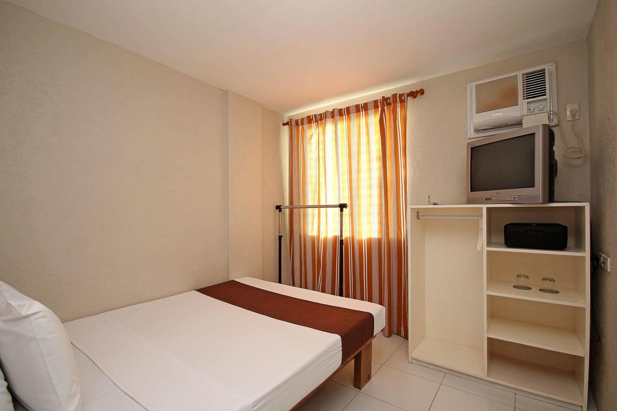 Mr Holidays Hotel Balabag  Экстерьер фото