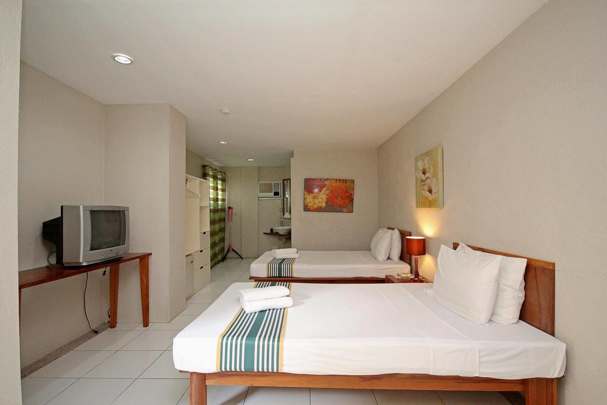 Mr Holidays Hotel Balabag  Экстерьер фото