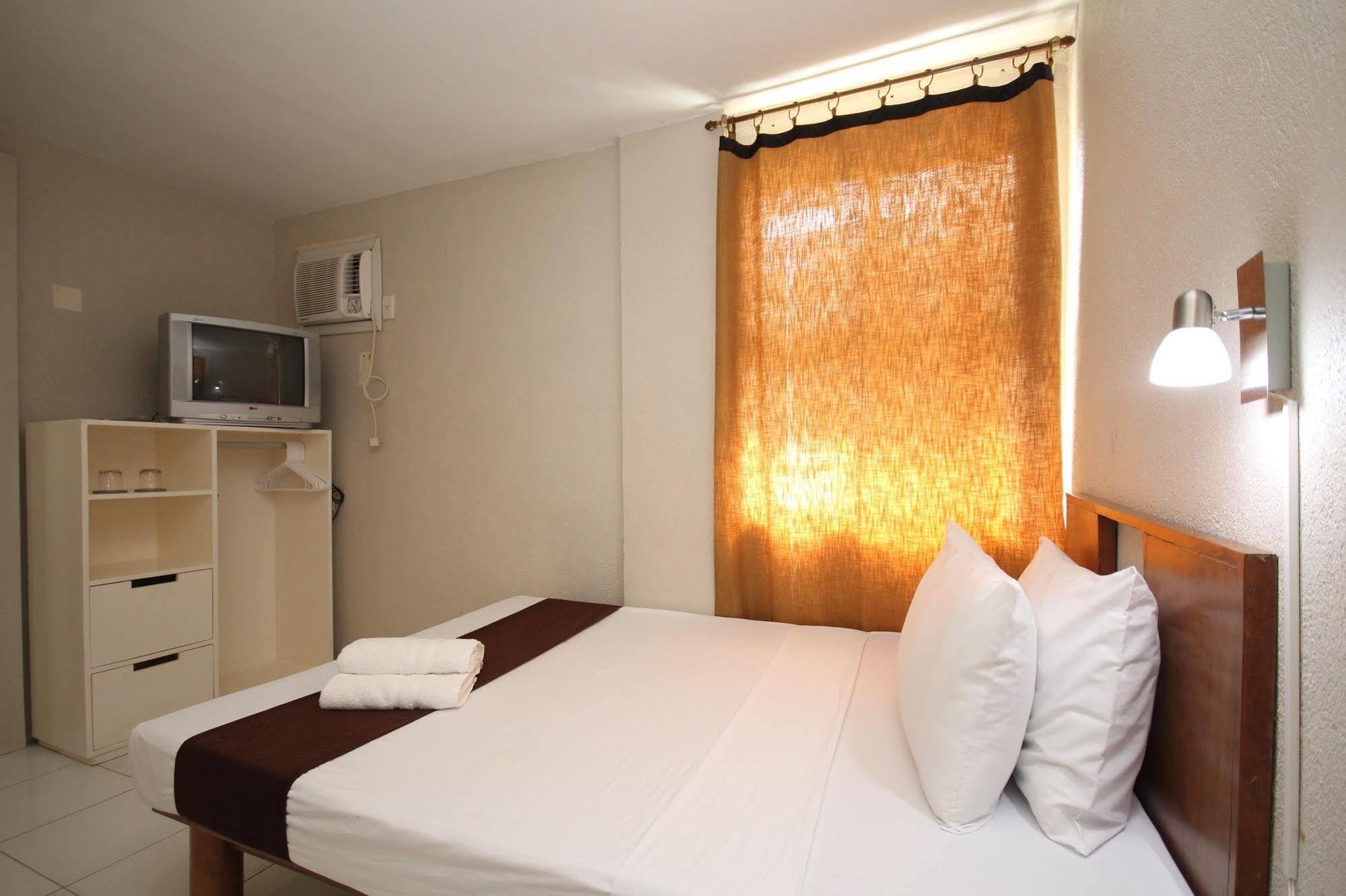 Mr Holidays Hotel Balabag  Экстерьер фото