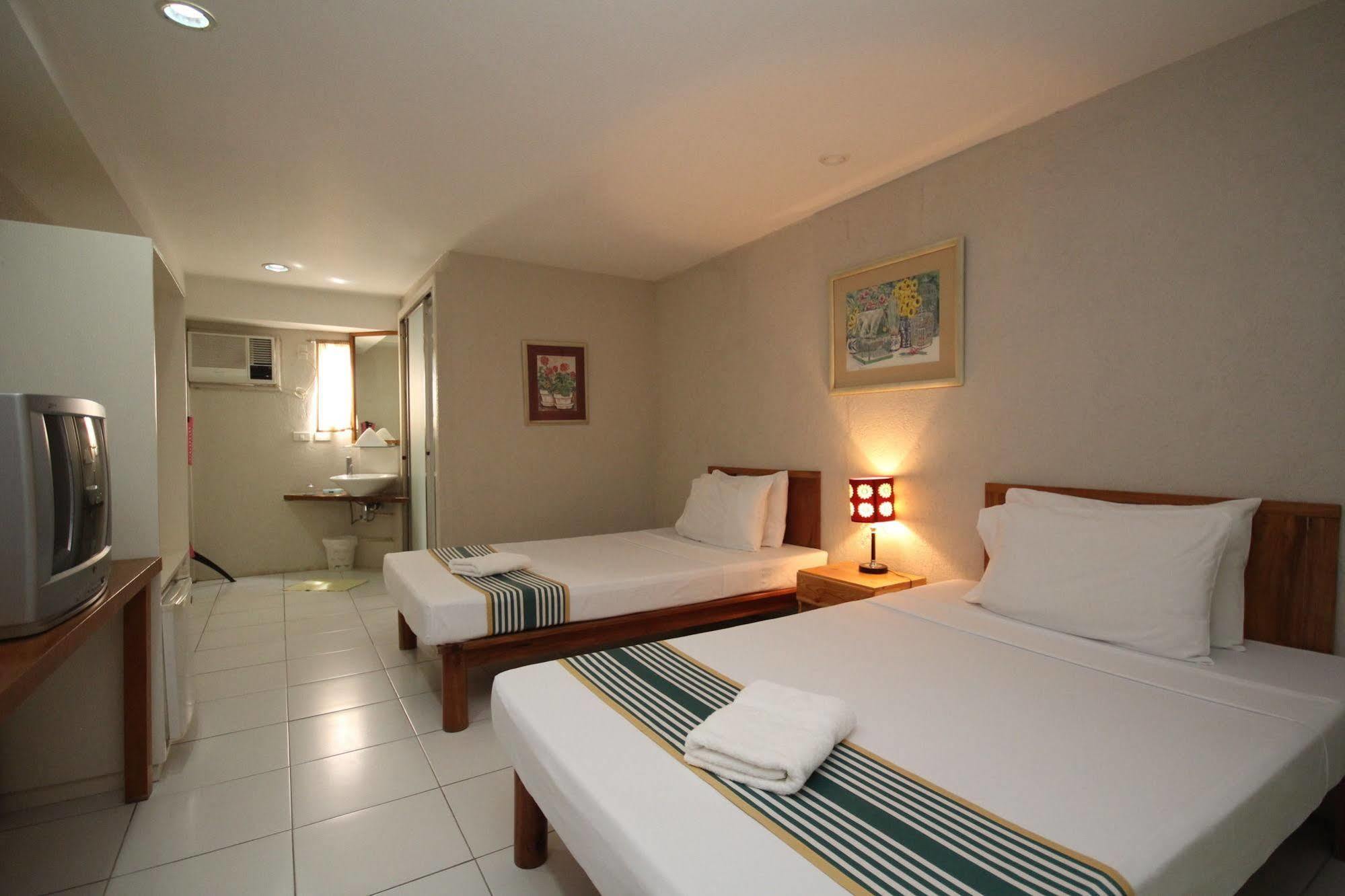 Mr Holidays Hotel Balabag  Экстерьер фото